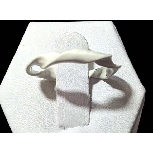 Abstract White Enamel Coated Art Ring Size 5 1/2 - Picture 2 of 13